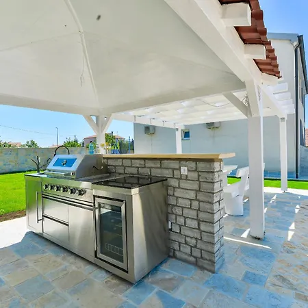 Villa Sara 4* *