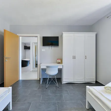 Sara 4* Villa Benkovac