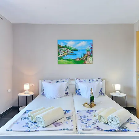 Sara 4* Villa Benkovac