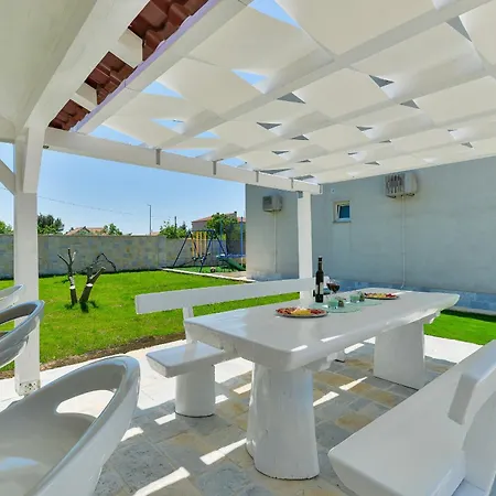 Villa Sara 4* *